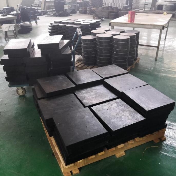 橋梁專(zhuān)用200*200*20橡膠減震墊塊價(jià)格解析及其與鋼材的關(guān)系